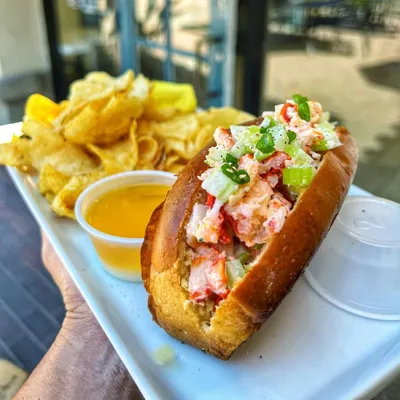 100% Maine Lobster claw and knuckles mixed with our homemade New England style dressing on a split-top perfectly toasted Brioche bun. Comes with a side of chips, speared pickle, pure Irish melted butter and a lemon wedge.